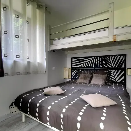 Lesoleilo Suite Chateau Ou Baume 4* Mostuéjouls