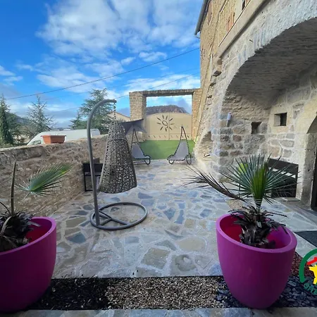 Lesoleilo Suite Chateau Ou Baume 4* Mostuéjouls