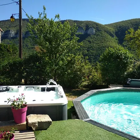 Lesoleilo Mostuéjouls