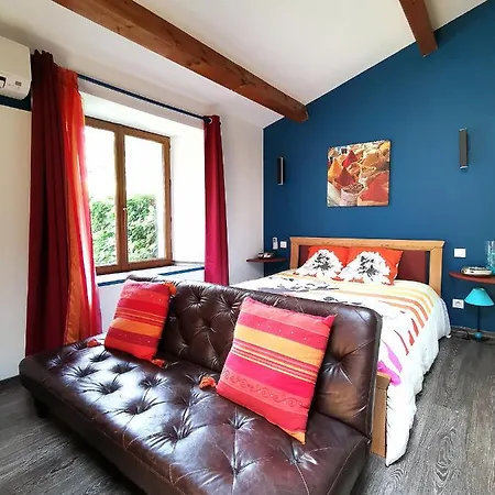 Lesoleilo Suite Chateau Ou Baume ゲストハウス