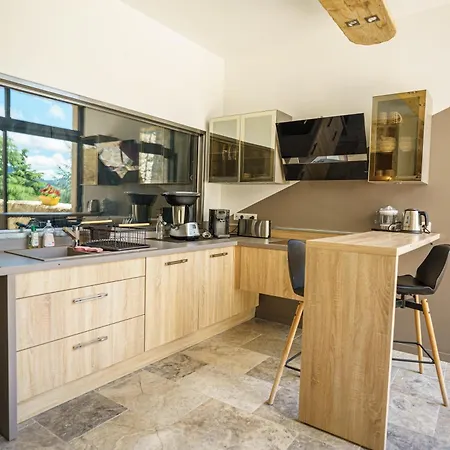 Lesoleilo Suite Chateau Ou Baume ゲストハウス 4*